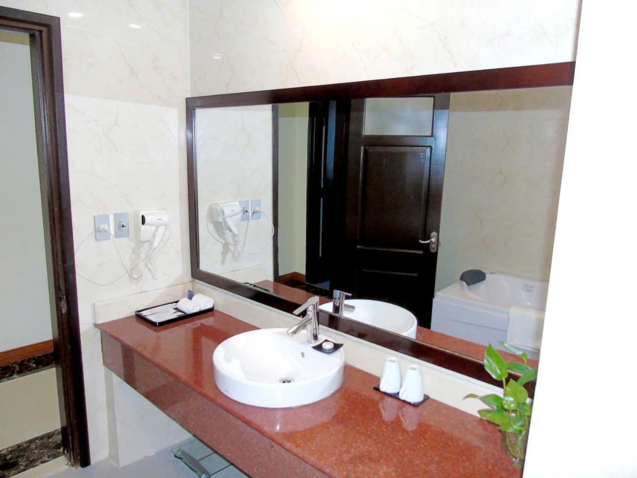 Muong Thanh Vinh Hotel Екстер'єр фото